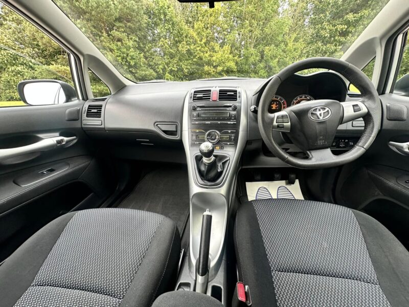 TOYOTA AURIS TR