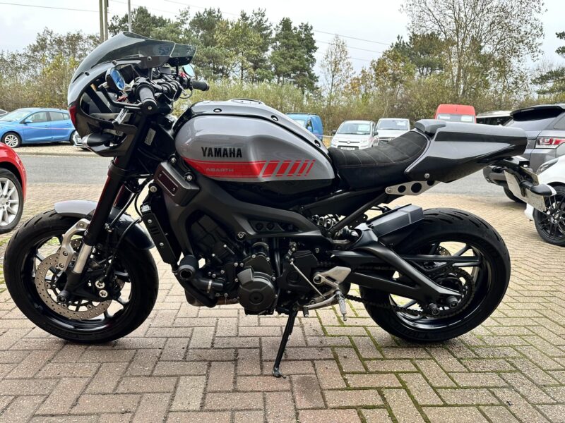 YAMAHA XSR 900 ABARTH