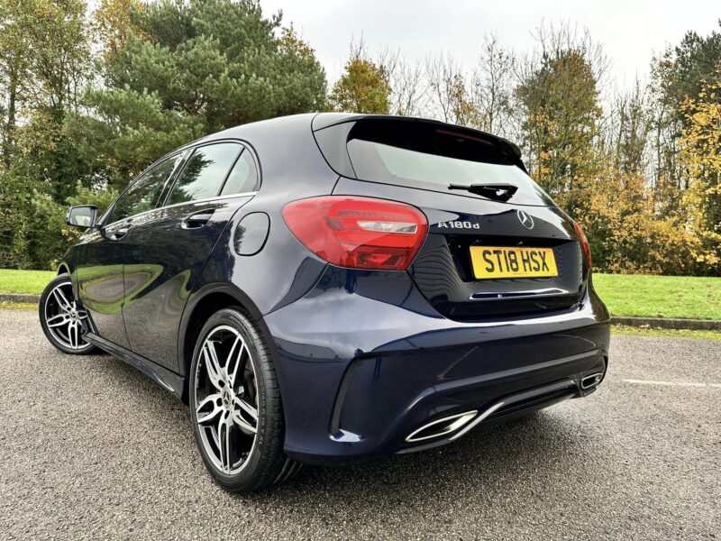 MERCEDES A180 AMG LINE AUTO