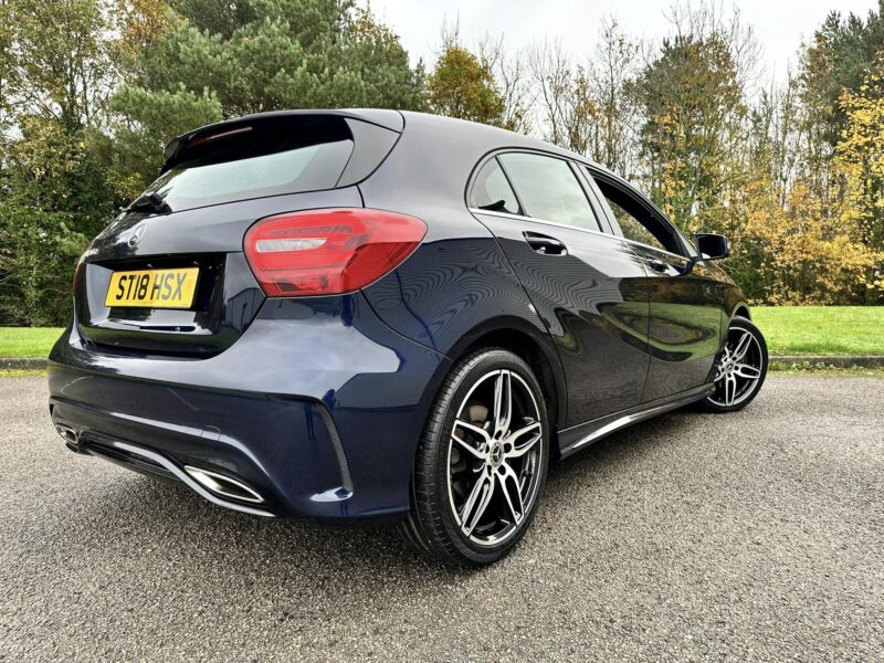 MERCEDES A180 AMG LINE AUTO