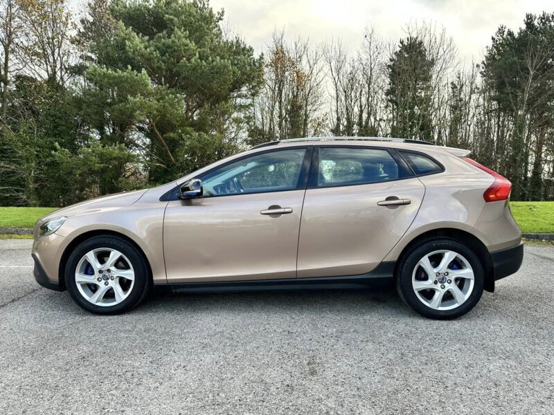 VOLVO V40 CROSS COUNTRY