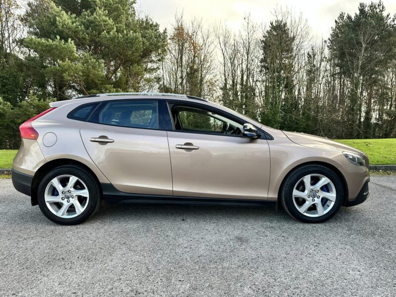 VOLVO V40 CROSS COUNTRY