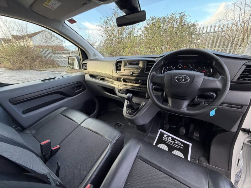 TOYOTA PROACE