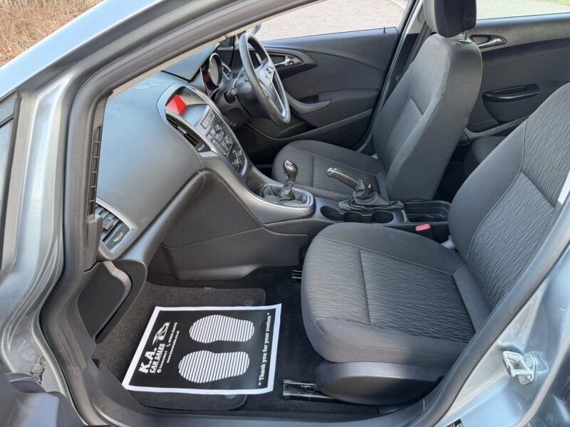 VAUXHALL ASTRA DESIGN