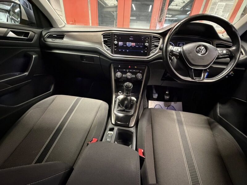 VOLKSWAGEN T-ROC DESIGN